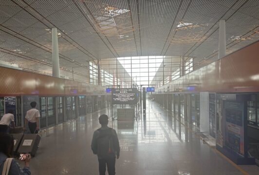 毎月、人材獲得のため海外を訪問した